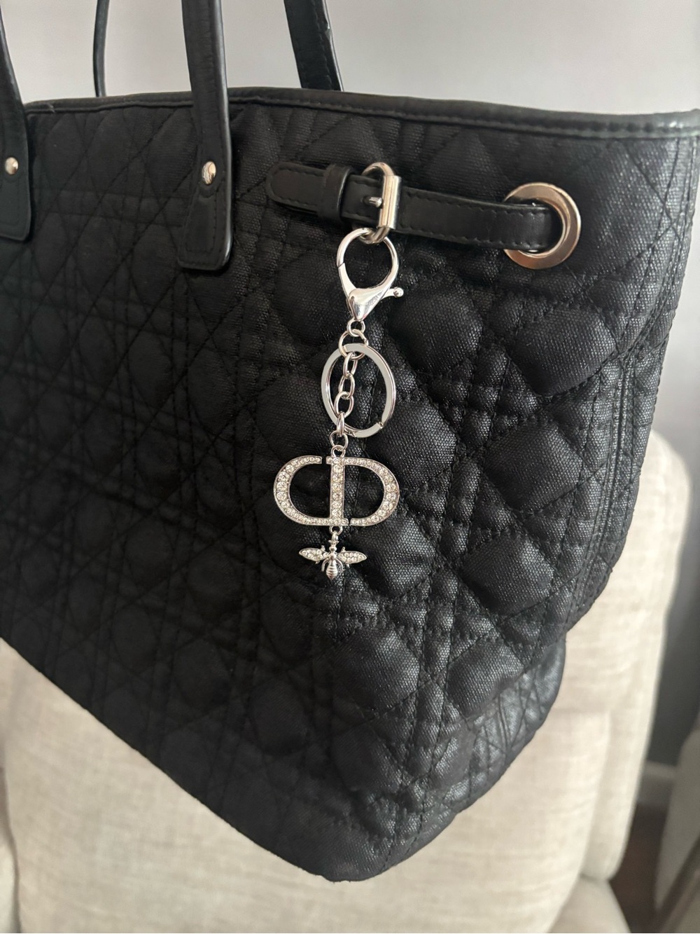Silver Crystal CD Keychain with Bee Key Charm - Picture 4 of 5